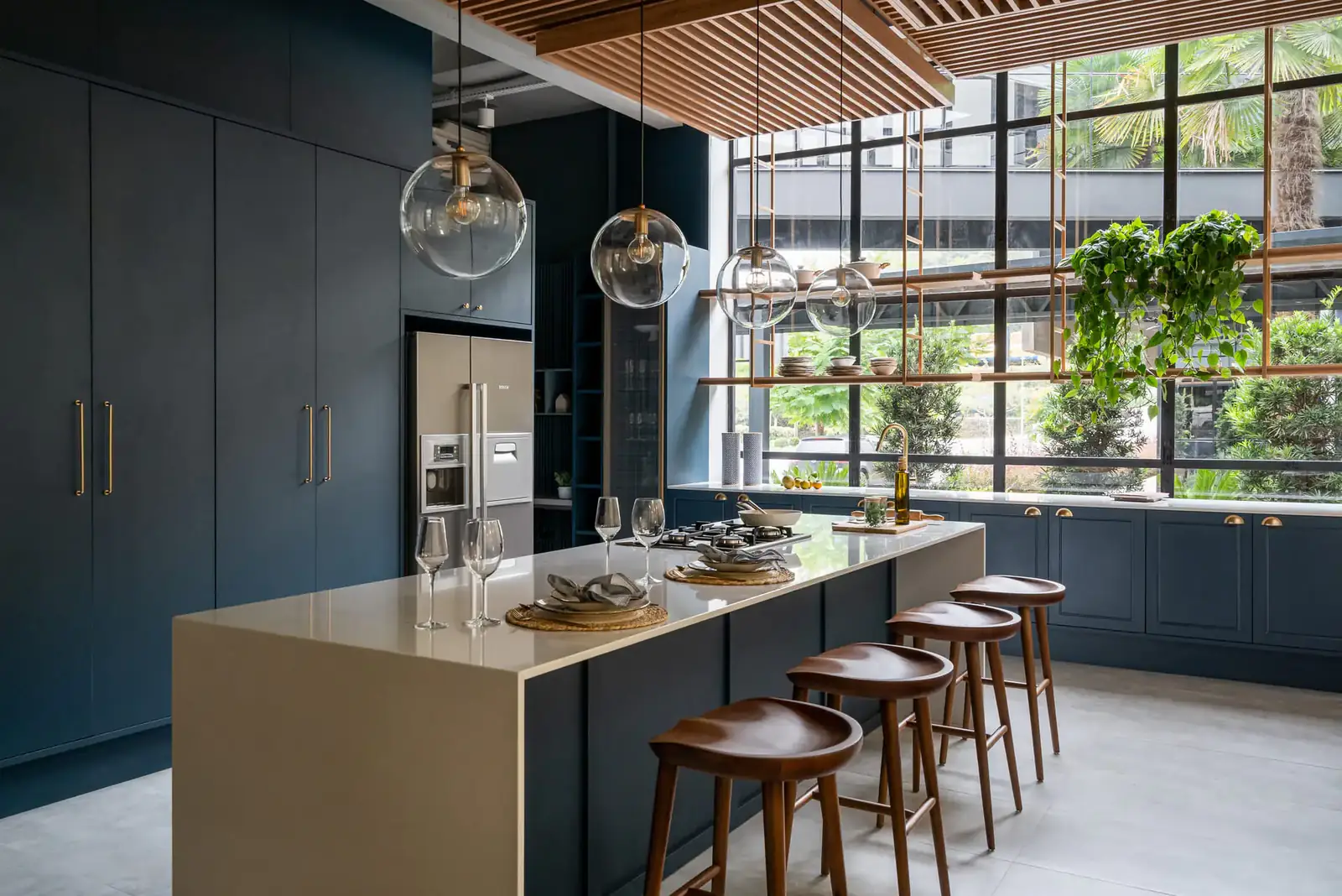 Cozinha planejada Tapazzinni com ilha central